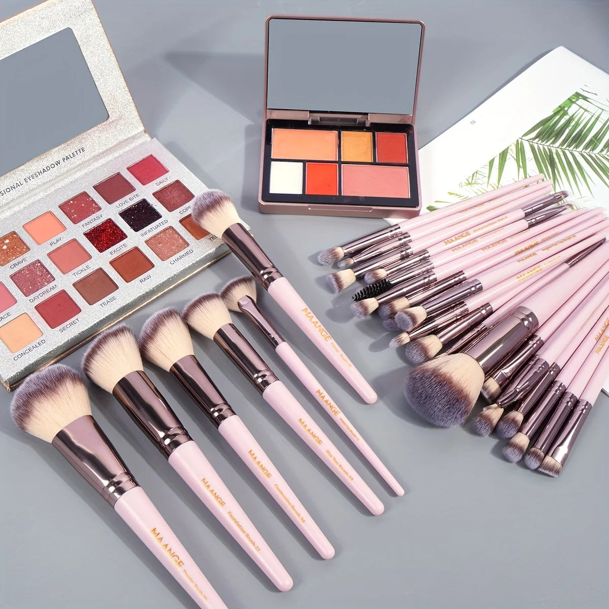 MAANGE 30-Piece Professional Makeup Brush Set – Foundation, Concealer, Eyeshadow, Powder, Blush & Blending Brushes with Travel Bag