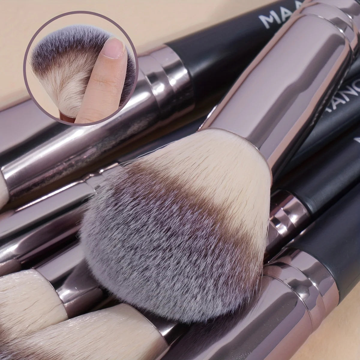 MAANGE 30-Piece Professional Makeup Brush Set – Foundation, Concealer, Eyeshadow, Powder, Blush & Blending Brushes with Travel Bag