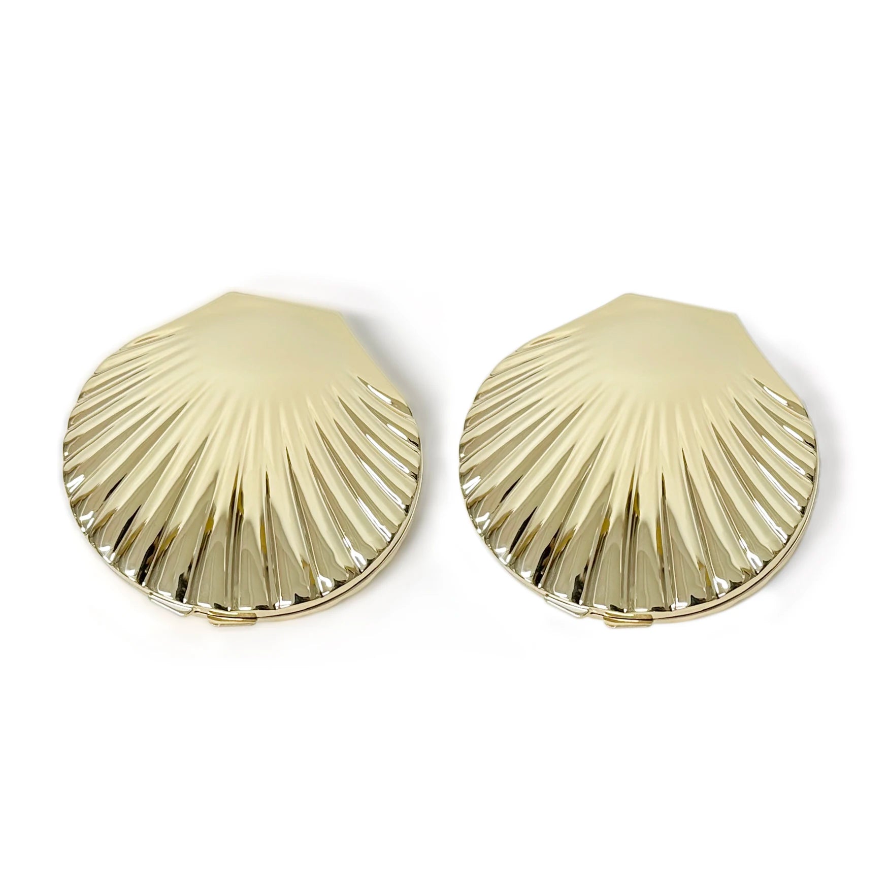 Elegant Shell-Shaped Double-Sided Pocket Mirror – Stylish & Practical!