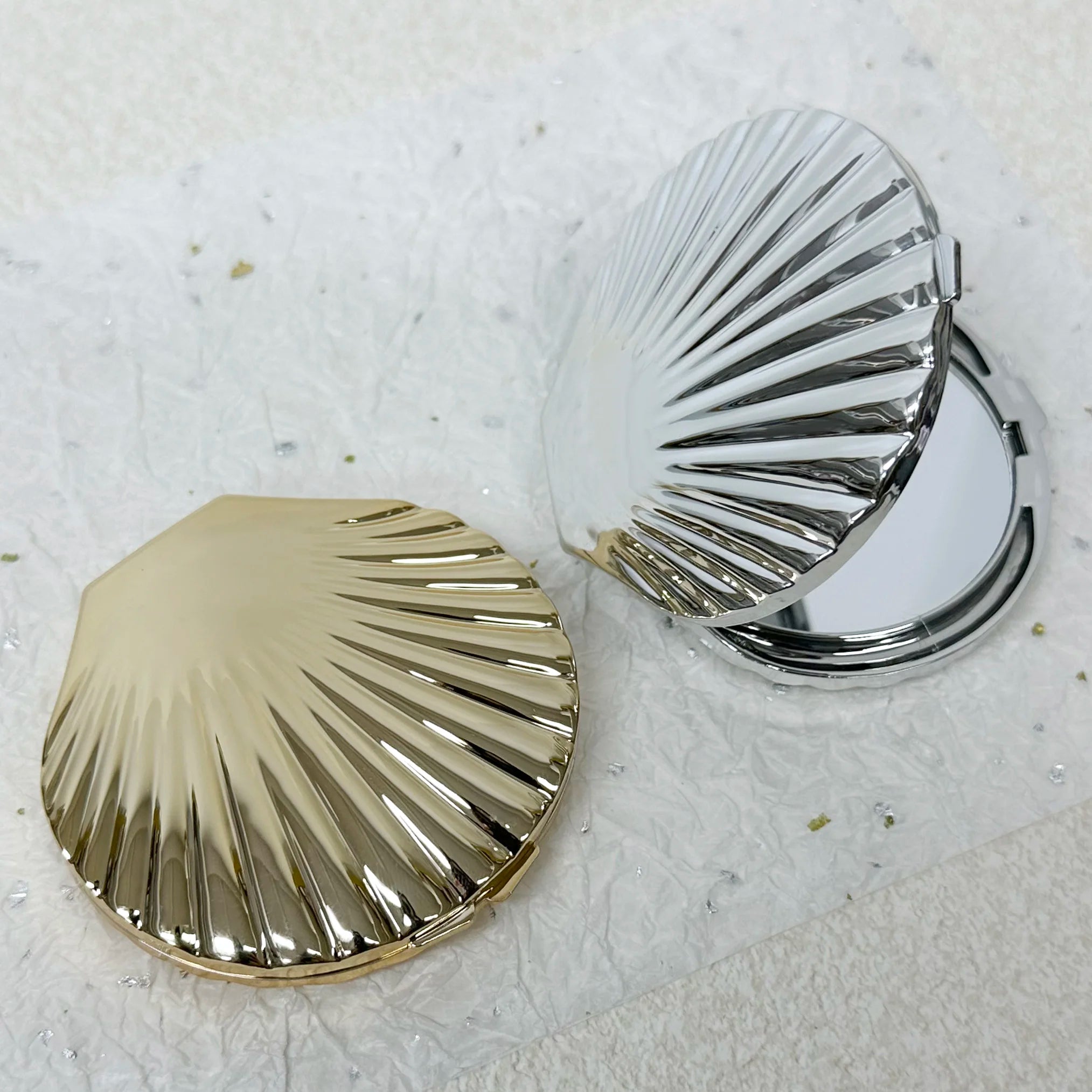 Elegant Shell-Shaped Double-Sided Pocket Mirror – Stylish & Practical!