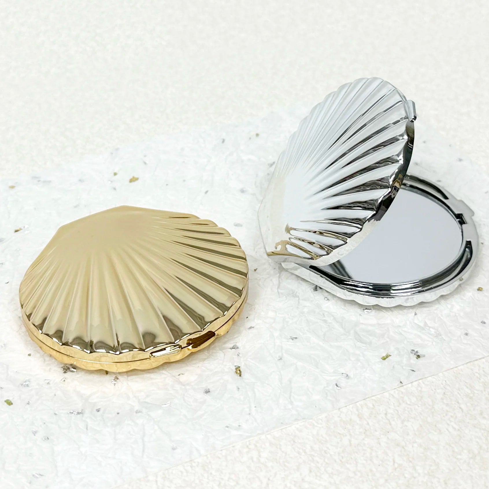 Elegant Shell-Shaped Double-Sided Pocket Mirror – Stylish & Practical!